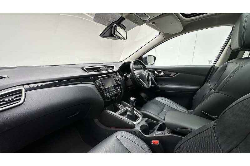 Nissan Qashqai DIG-T Tekna - U3077