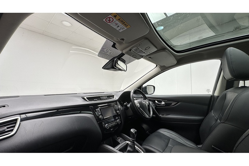 Nissan Qashqai DIG-T Tekna - U3077