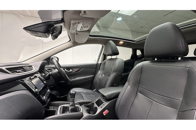 Nissan Qashqai DIG-T Tekna - U3077