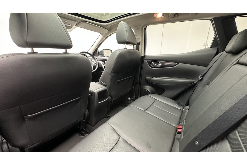 Nissan Qashqai DIG-T Tekna - U3077
