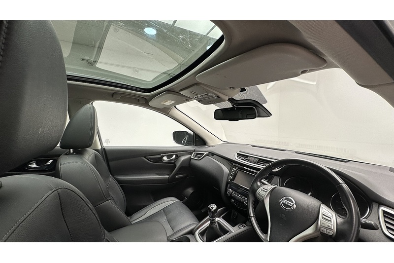 Nissan Qashqai DIG-T Tekna - U3077