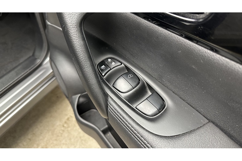 Nissan Qashqai DIG-T Tekna - U3077