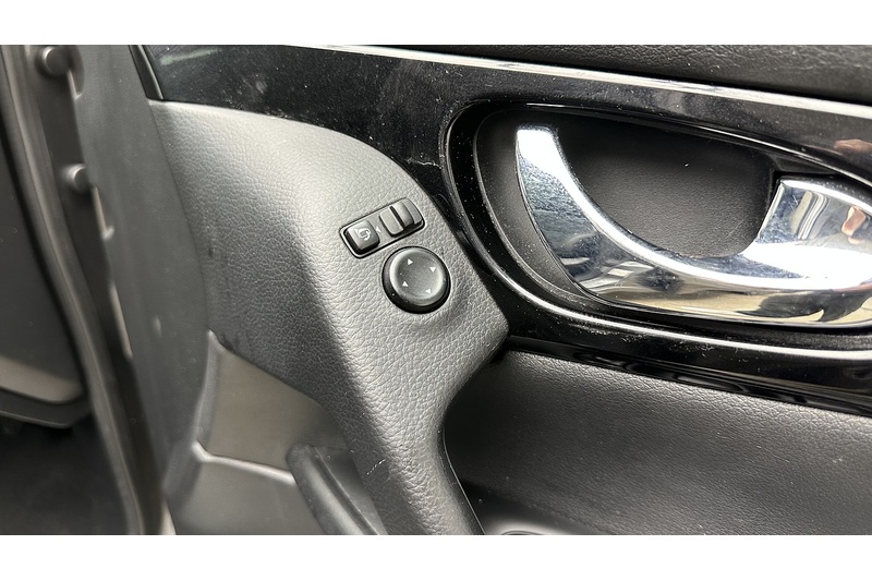 Nissan Qashqai DIG-T Tekna - U3077