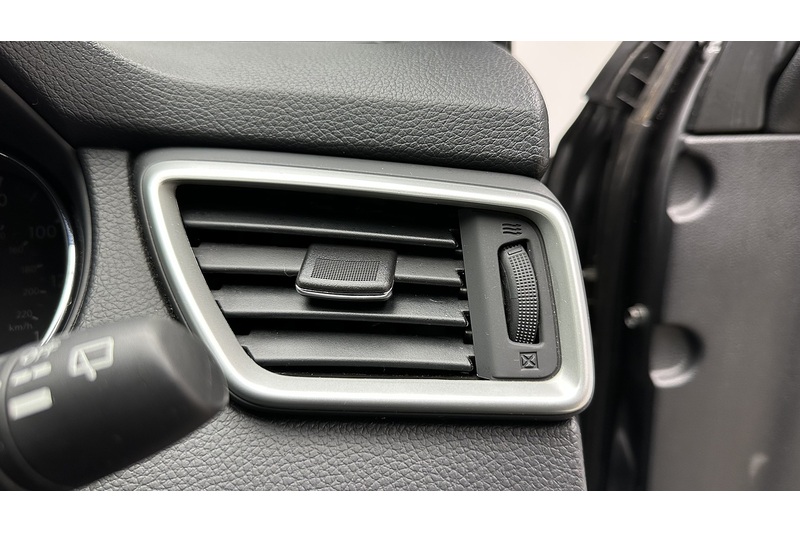 Nissan Qashqai DIG-T Tekna - U3077