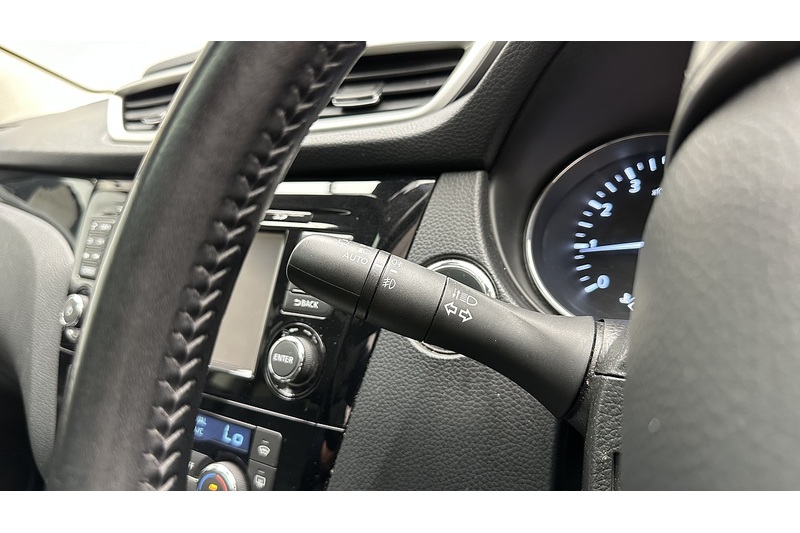 Nissan Qashqai DIG-T Tekna - U3077