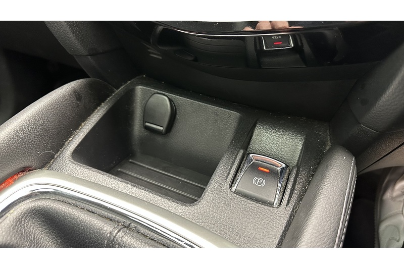 Nissan Qashqai DIG-T Tekna - U3077