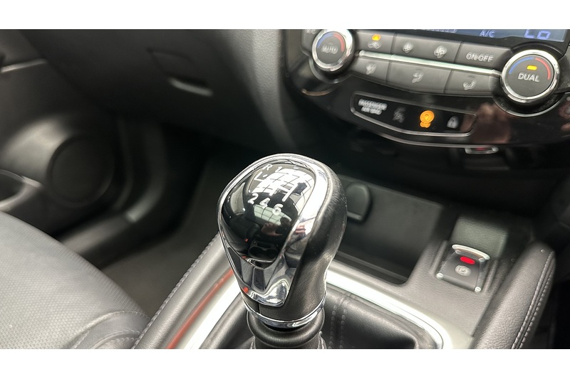 Nissan Qashqai DIG-T Tekna - U3077