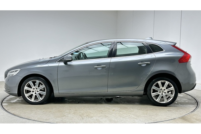 Volvo V40 T2 Inscription - U3093