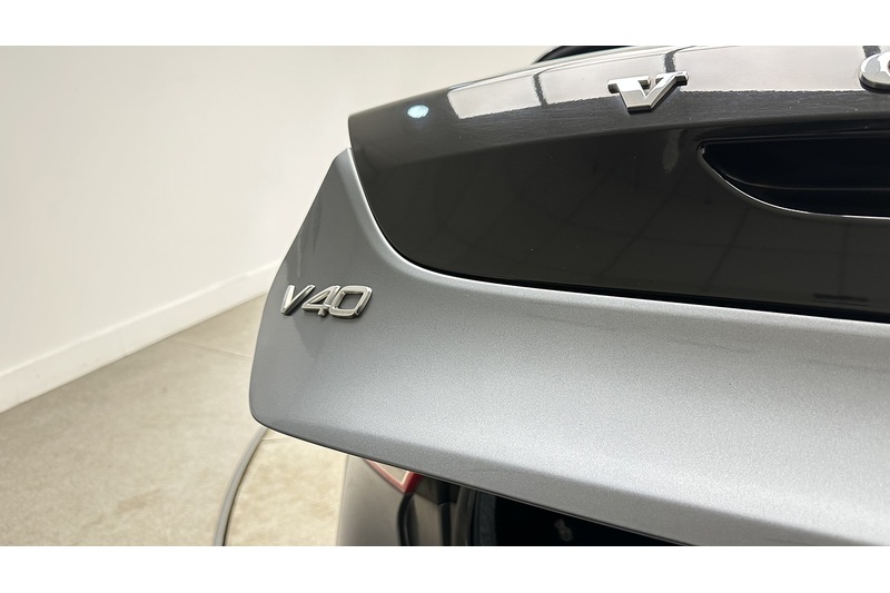 Volvo V40 T2 Inscription - U3093