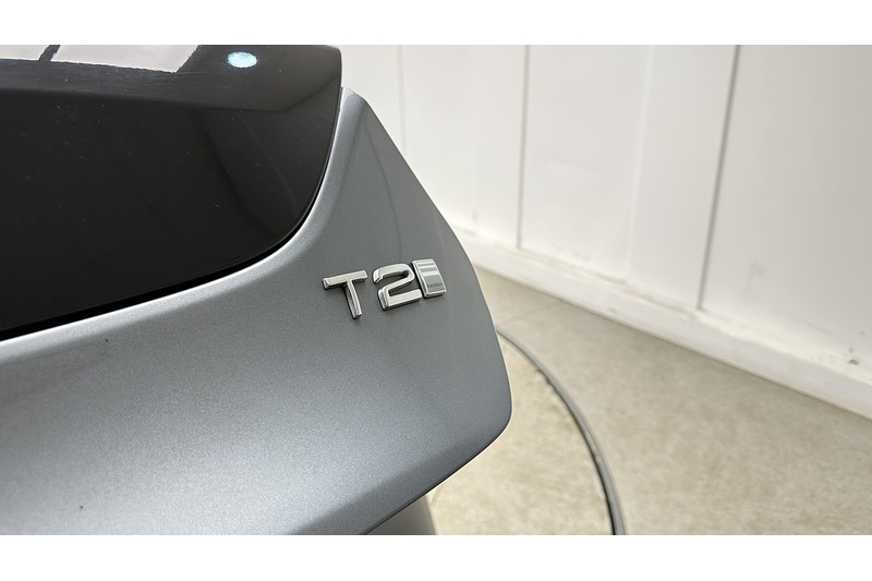 Volvo V40 T2 Inscription - U3093