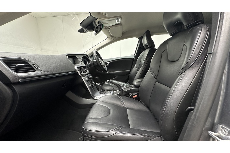 Volvo V40 T2 Inscription - U3093