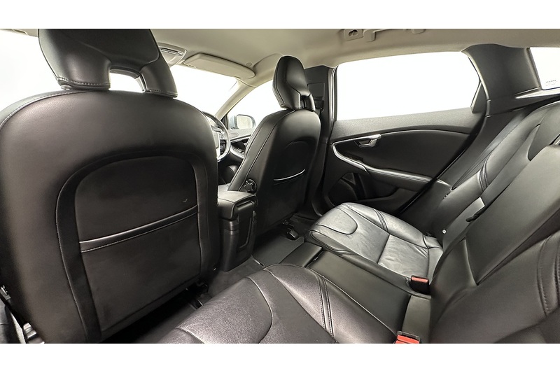 Volvo V40 T2 Inscription - U3093