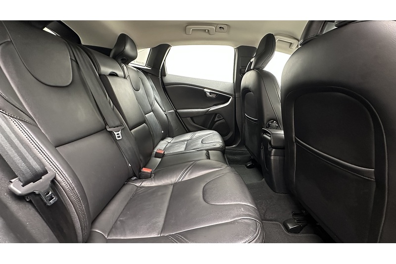 Volvo V40 T2 Inscription - U3093