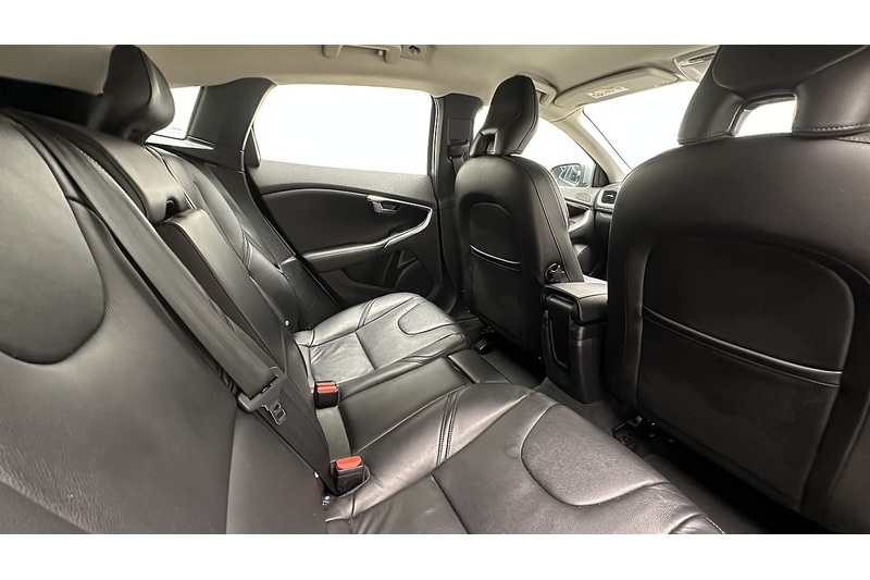 Volvo V40 T2 Inscription - U3093