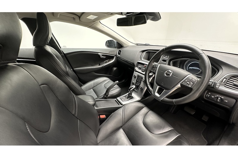 Volvo V40 T2 Inscription - U3093