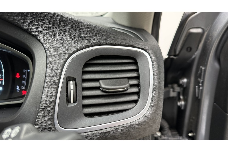 Volvo V40 T2 Inscription - U3093