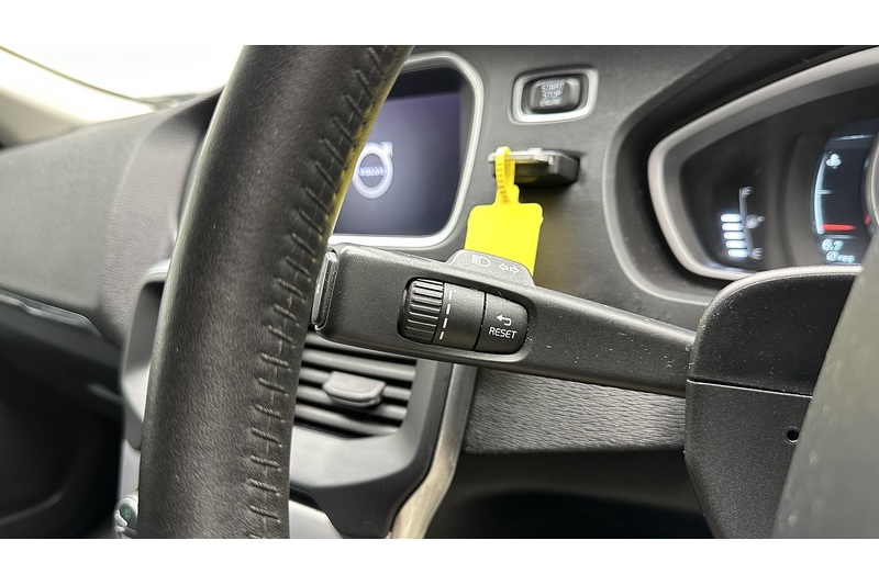 Volvo V40 T2 Inscription - U3093