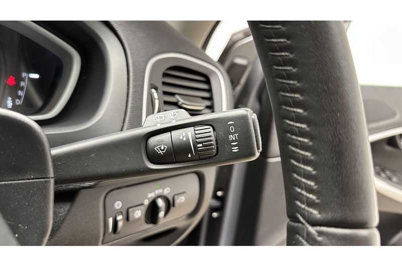 Volvo V40 T2 Inscription - U3093