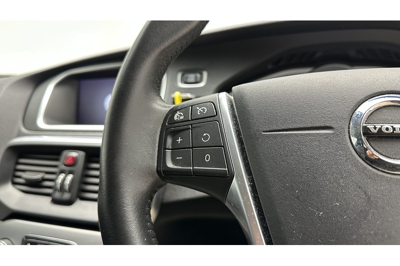 Volvo V40 T2 Inscription - U3093