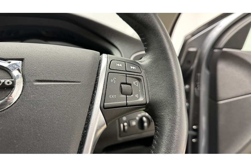 Volvo V40 T2 Inscription - U3093