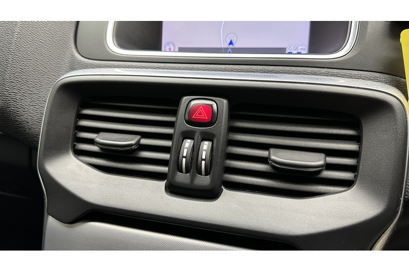 Volvo V40 T2 Inscription - U3093