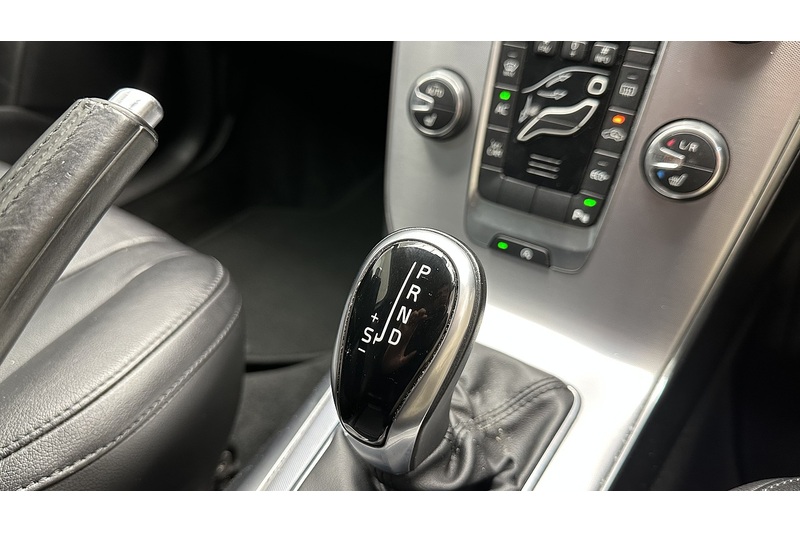 Volvo V40 T2 Inscription - U3093