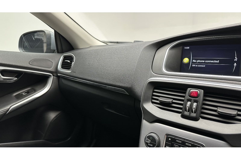 Volvo V40 T2 Inscription - U3093