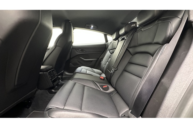 Porsche Taycan Performance Plus - U3123