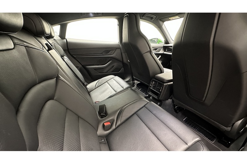 Porsche Taycan Performance Plus - U3123