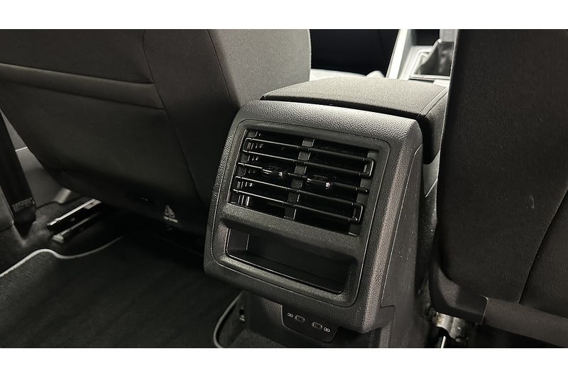 Volkswagen Golf TSI Life - U3176