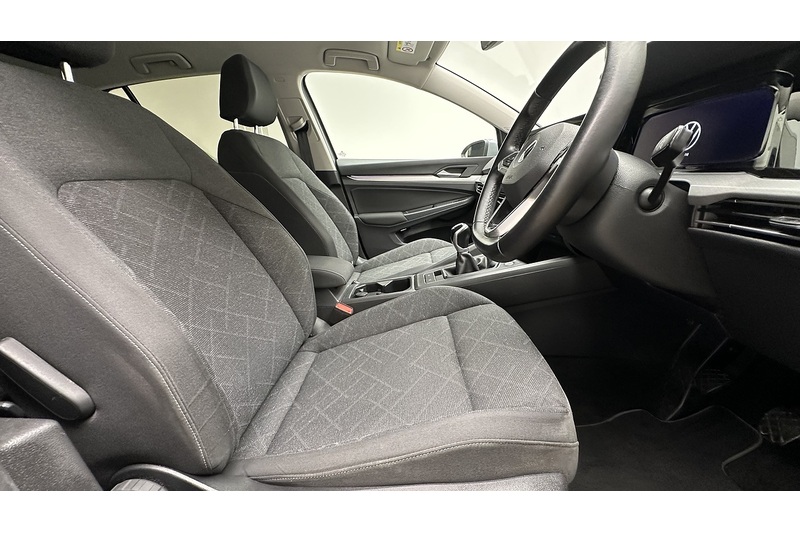 Volkswagen Golf TSI Life - U3176