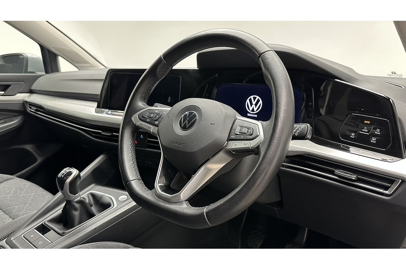Volkswagen Golf TSI Life - U3176