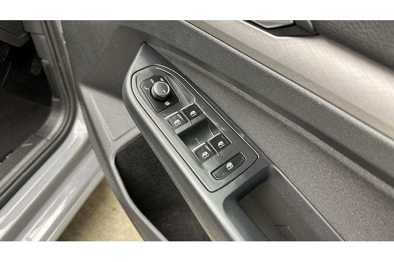 Volkswagen Golf TSI Life - U3176