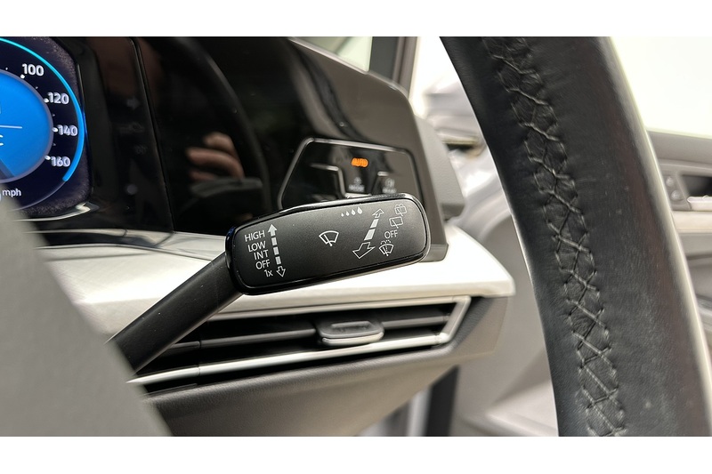 Volkswagen Golf TSI Life - U3176