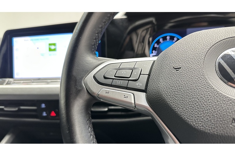 Volkswagen Golf TSI Life - U3176