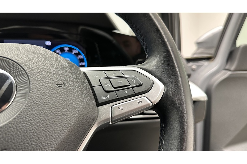 Volkswagen Golf TSI Life - U3176