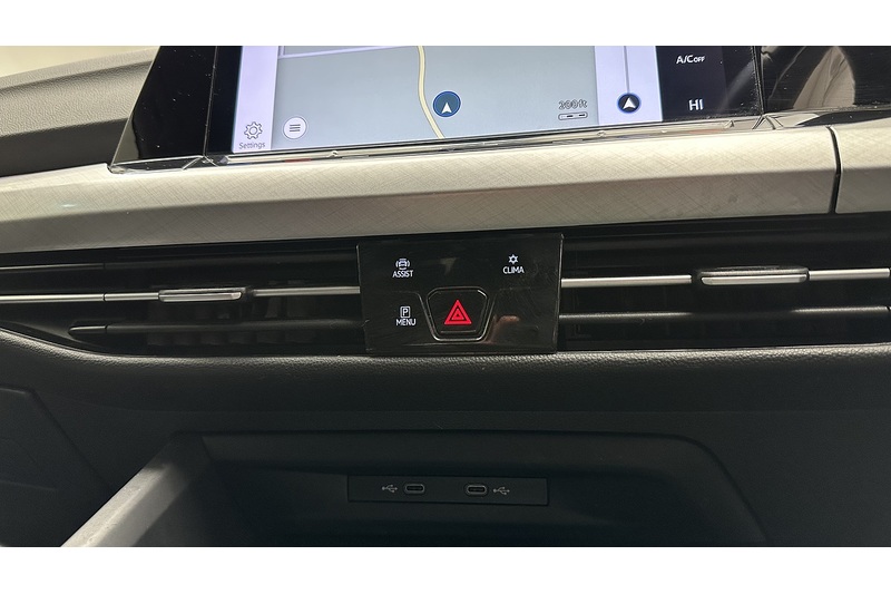Volkswagen Golf TSI Life - U3176