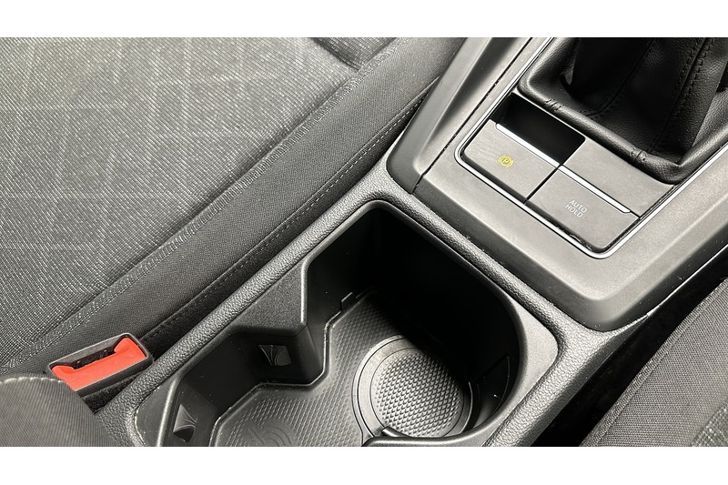 Volkswagen Golf TSI Life - U3176