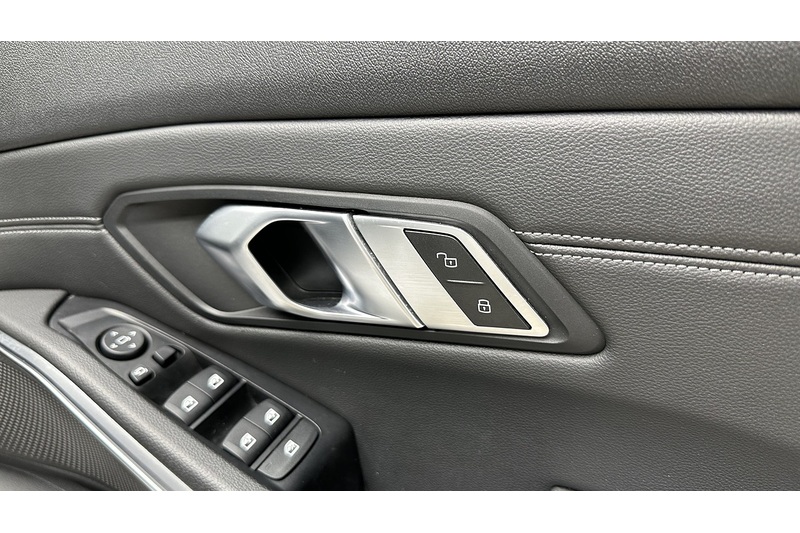 BMW 3 Series 320i M Sport - U3191