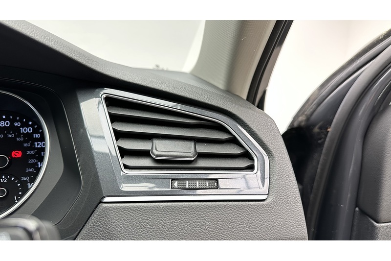 Volkswagen Tiguan TSI Life - U3200