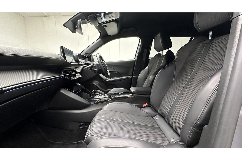 Peugeot E-2008 GT - U3225