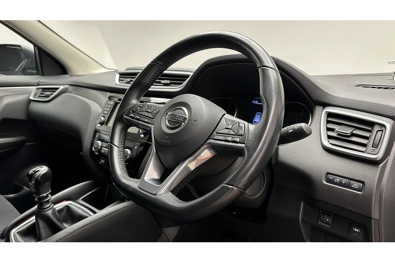 Nissan Qashqai DIG-T N-Connecta - U3236