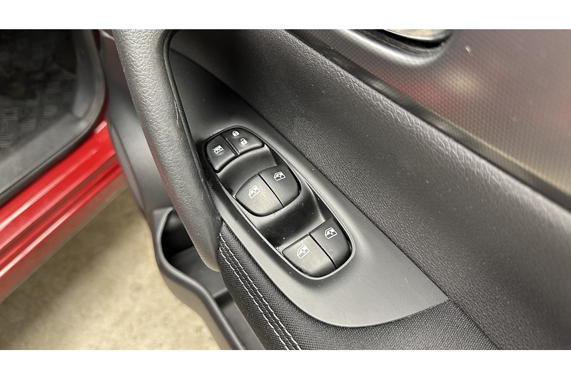 Nissan Qashqai DIG-T N-Connecta - U3236