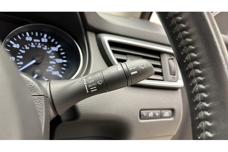Nissan Qashqai DIG-T N-Connecta - U3236