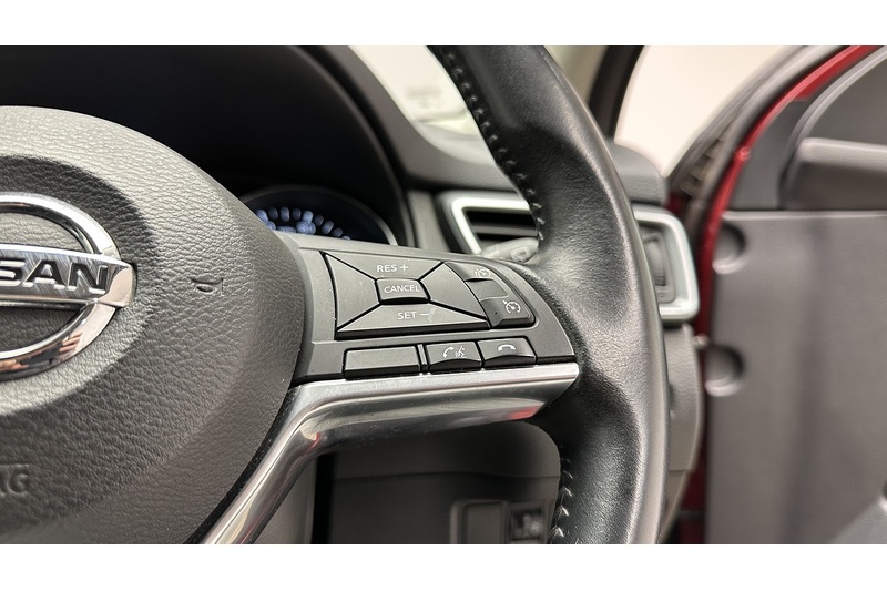 Nissan Qashqai DIG-T N-Connecta - U3236