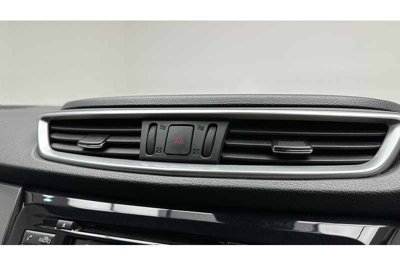 Nissan Qashqai DIG-T N-Connecta - U3236