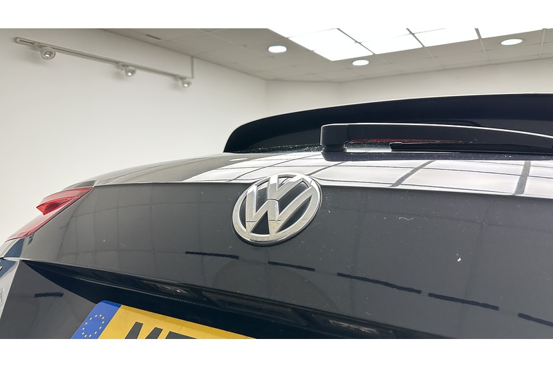 Volkswagen Tiguan TDI BlueMotion Tech R-Line - U3247