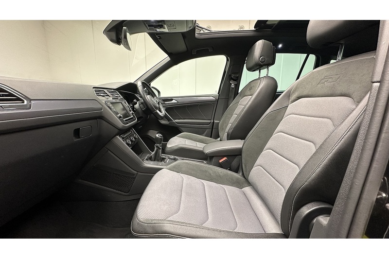 Volkswagen Tiguan TDI BlueMotion Tech R-Line - U3247