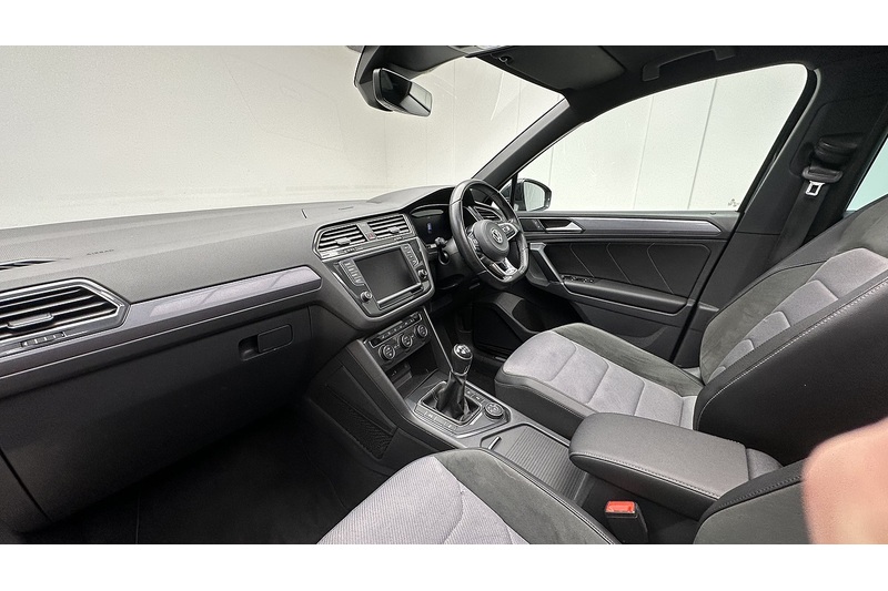 Volkswagen Tiguan TDI BlueMotion Tech R-Line - U3247