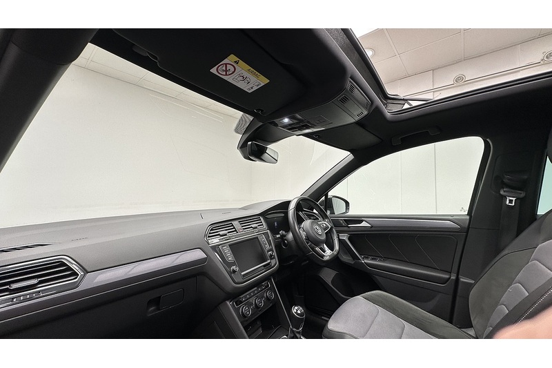 Volkswagen Tiguan TDI BlueMotion Tech R-Line - U3247